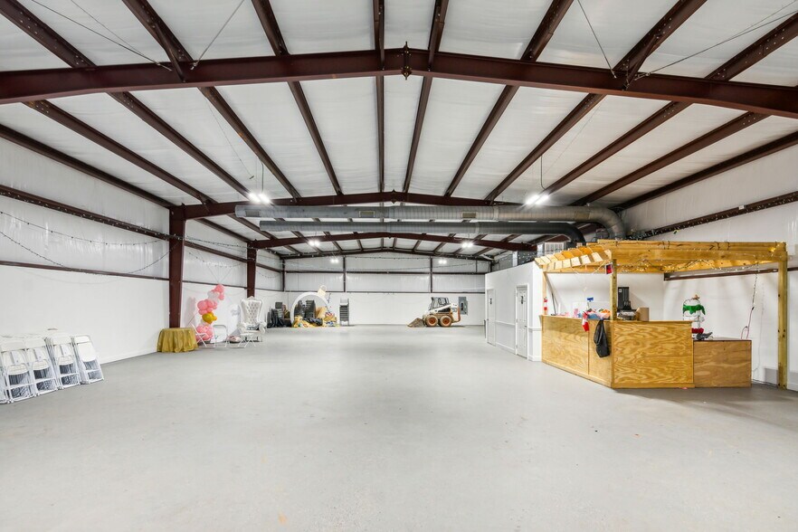 More Photos Of 308 Mill Creek Dr, Hull Warehouse For Sale