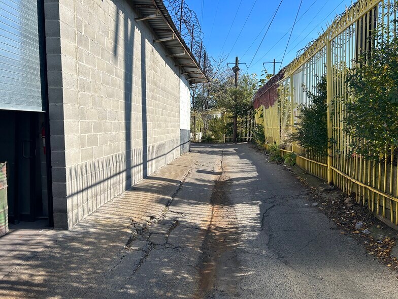 More Photos Of 437-441 Adams St, Newark Warehouse For Lease