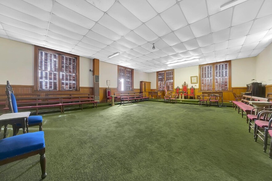 More Photos Of 4 Main St, Jackson General Retail For Sale