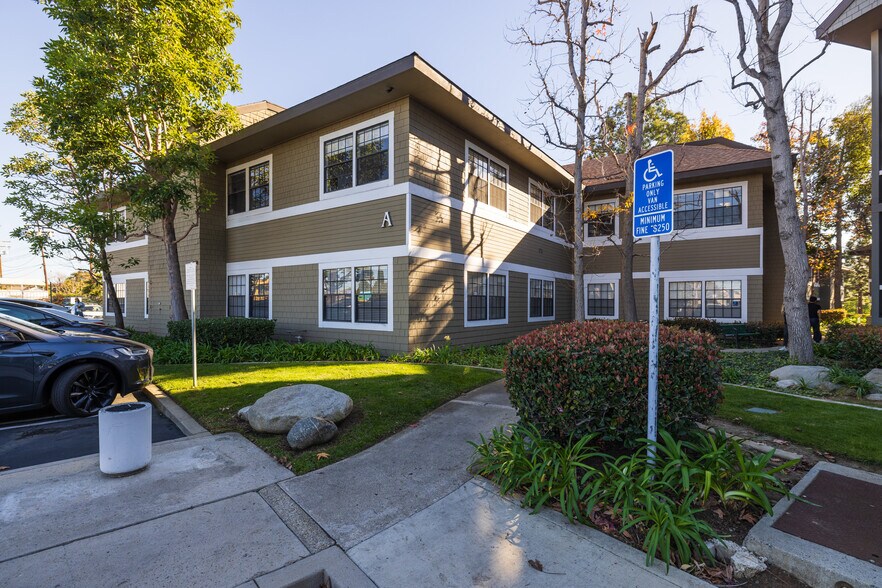 More Photos Of 2900 Bristol St, Costa Mesa Office For Sale