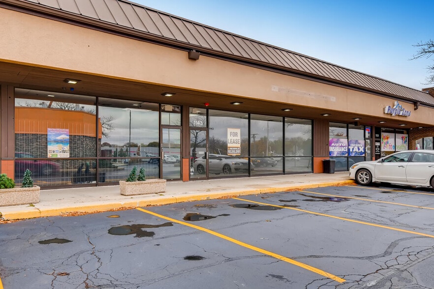 More Photos Of 1049-1093 N Salem Dr, Schaumburg Unknown For Lease