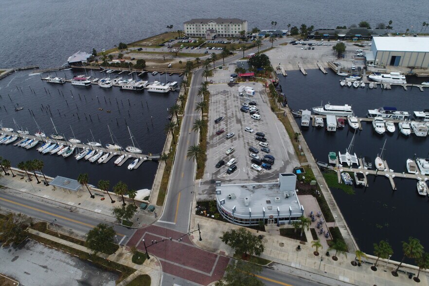 More Photos Of 350 E Seminole Blvd, Sanford Freestanding For Sale