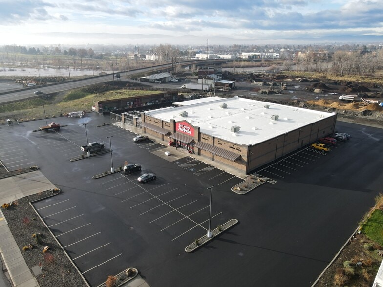 More Photos Of 104 Butterfield Rd, Yakima General Retail For Sale