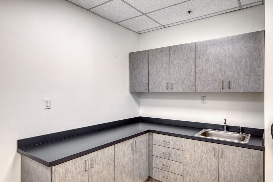 More Photos Of 3285 Saturn Ct, Peachtree Corners Warehouse For Lease