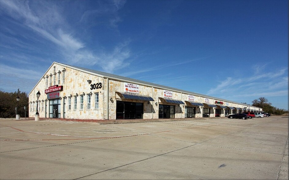 Primary Photo Of 3023 E Interstate 30, Fate Light Manufacturing For Lease