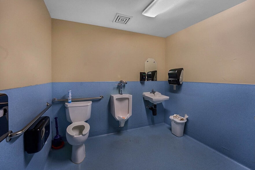 More Photos Of 86321 College View Rd, Eugene General Retail For Sale