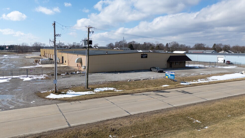 More Photos Of 800 Weston Ave, Kendallville Manufacturing For Lease