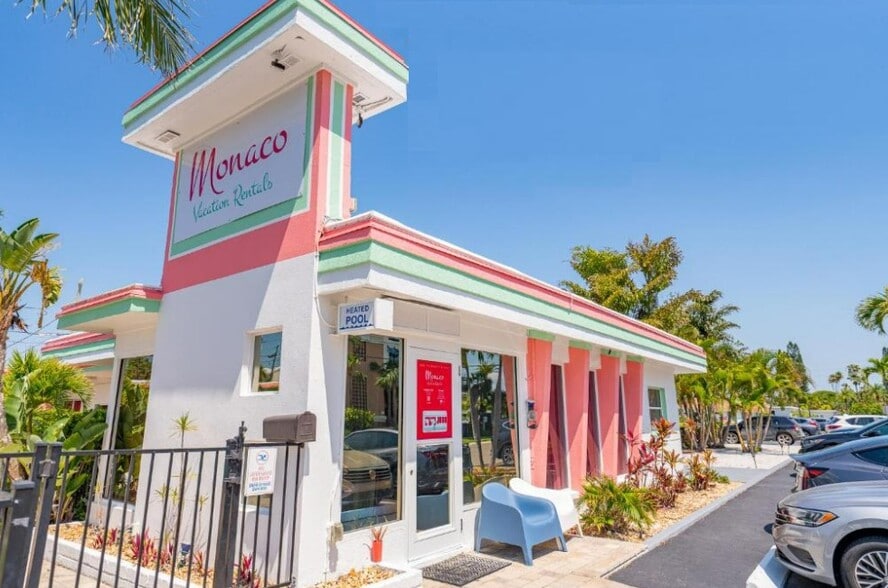 Primary Photo Of 648 Poinsettia Ave, Clearwater Beach Hotel For Sale