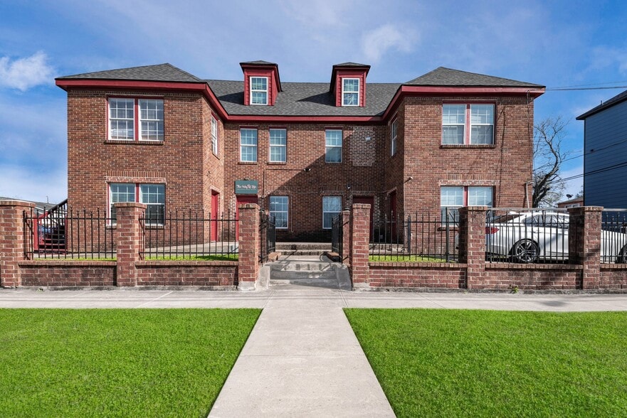 More Photos Of 2602 Isabella St, Houston Apartments For Sale