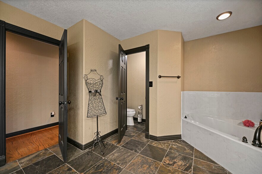 More Photos Of 20204 Schiel Rd, Cypress Warehouse For Sale