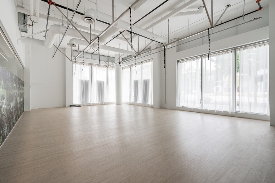 More Photos Of 5508 Hollybridge Way, Richmond Office For Lease