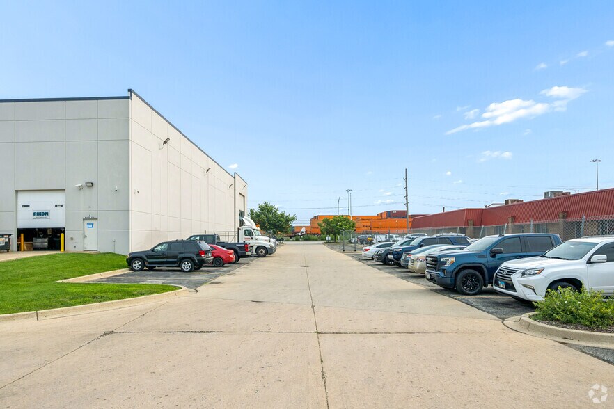 More Photos Of 11101 Franklin Ave, Franklin Park Distribution For Lease