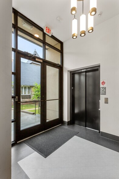 More Photos Of 312 Sycamore St, Decatur Office For Sale