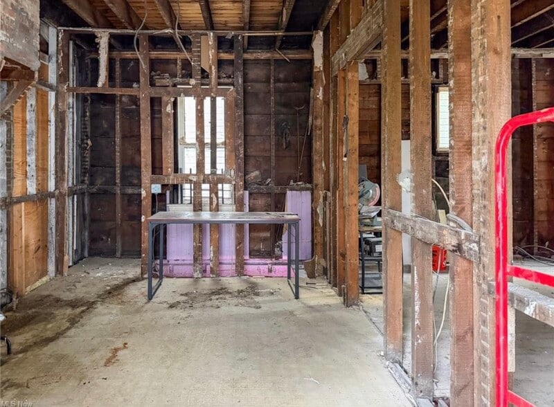 More Photos Of 8301 Lake Ave, Cleveland Flex For Sale