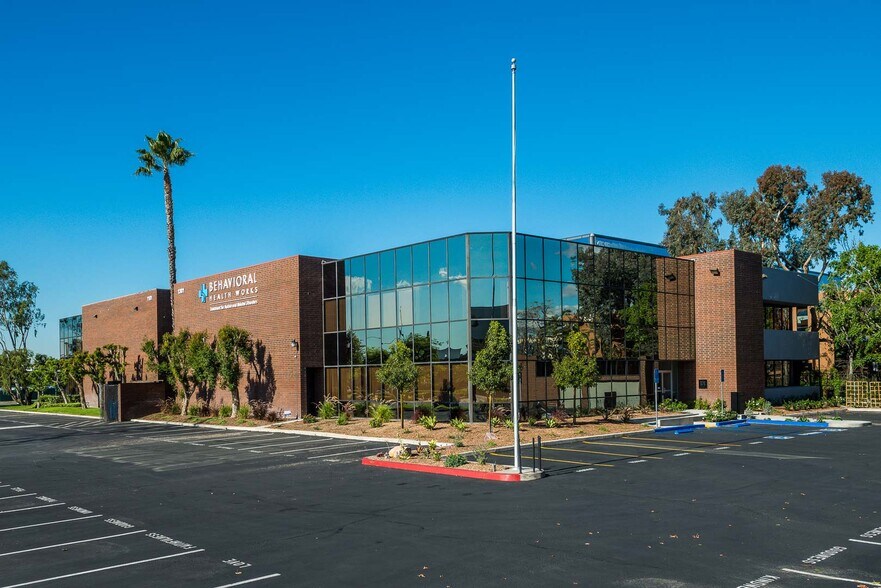 More Photos Of 1301 E Orangewood Ave, Anaheim Office For Sale