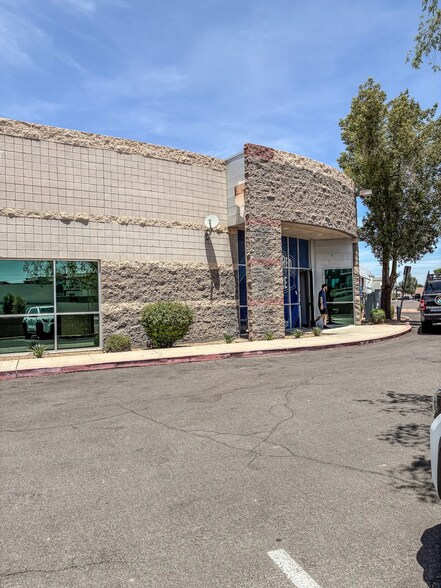 More Photos Of 130 N Sunway Dr, Gilbert Distribution For Lease