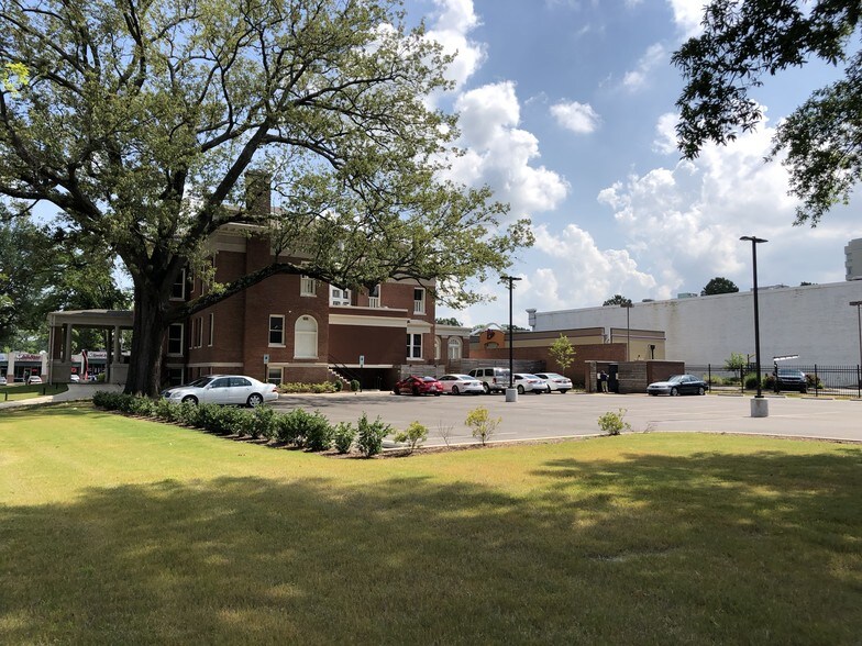 More Photos Of 1433 Union Ave, Memphis Storefront Retail Office For Sale