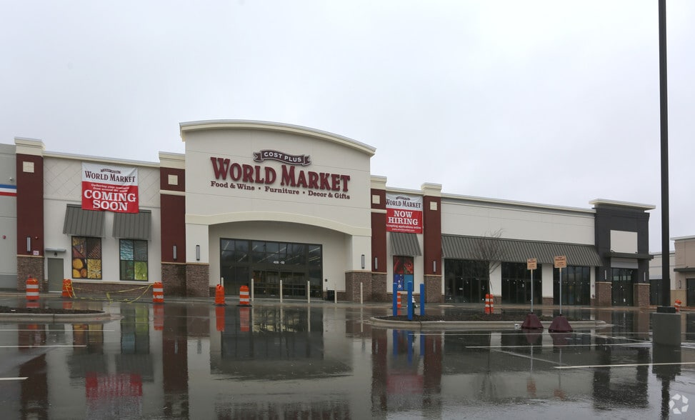 More Photos Of 4526 W Wendover Ave, Greensboro Unknown For Lease