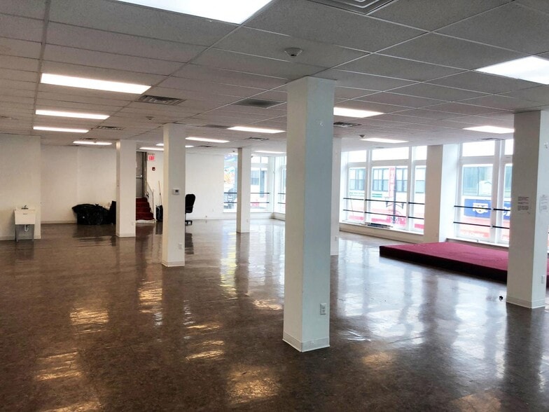 More Photos Of 2-14 Branford Pl, Newark Storefront Retail Office For Lease