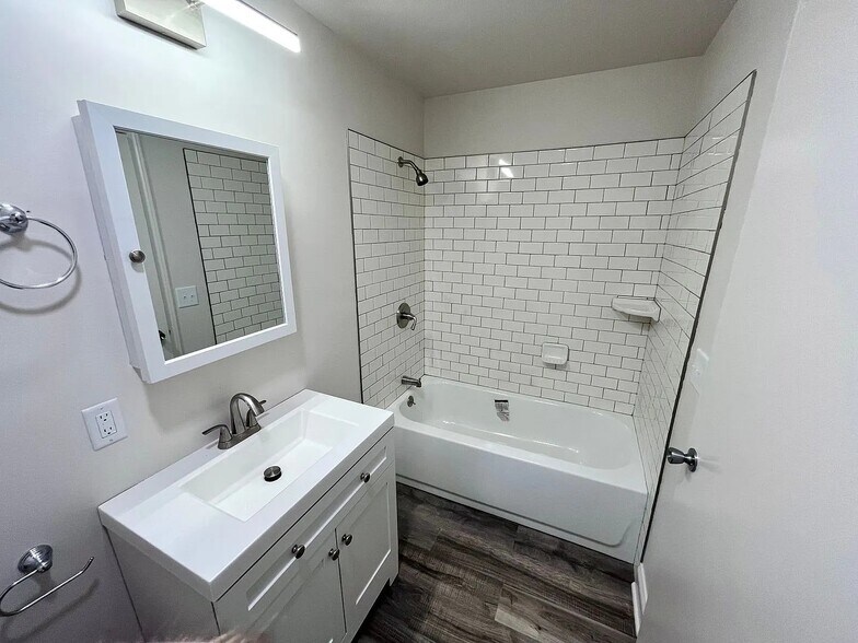 More Photos Of 604 Holly Ave, Saint Paul Apartments For Sale