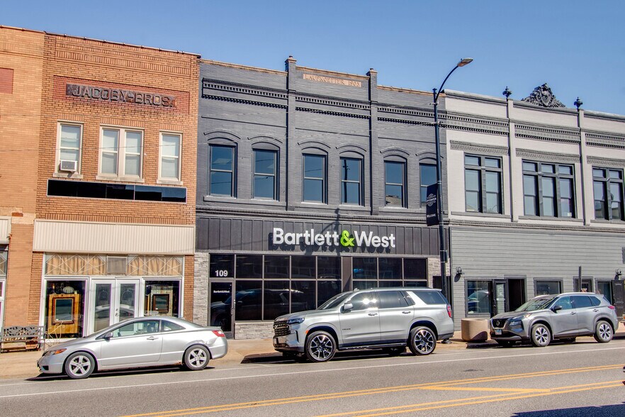 Primary Photo Of 107 N State St, Jerseyville Office For Lease