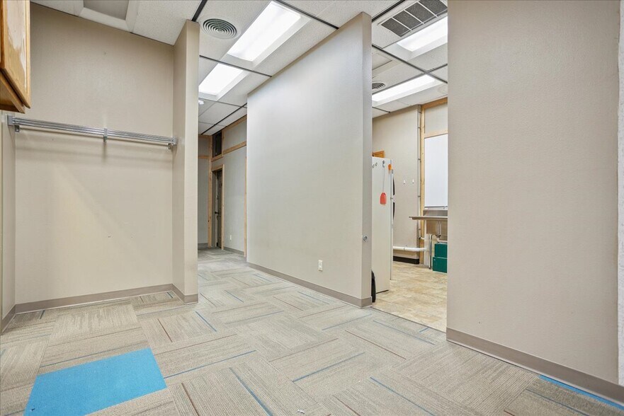 More Photos Of 1904 E 15th St, Cheyenne Office For Sale