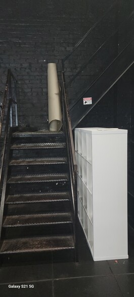 More Photos Of 65 Scholes St, Brooklyn Storefront Retail Residential For Lease