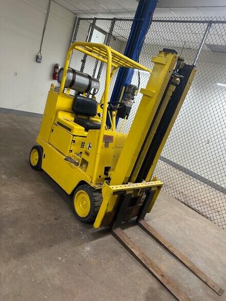 More Photos Of 700 Main St, Elsmere Warehouse For Lease