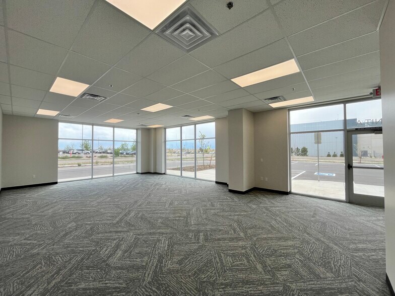 More Photos Of 4881 Eagle Blvd, Longmont Warehouse For Lease