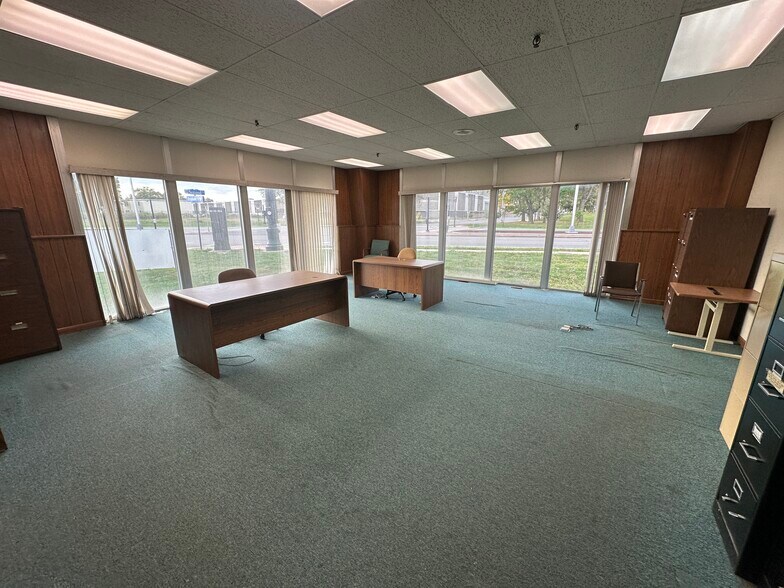 More Photos Of 430 Catherine St, Utica Light Distribution For Sale