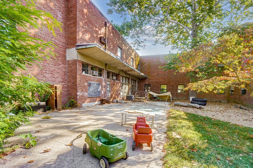 More Photos Of 800 Livermore St, Yellow Springs Research And Development For Sale