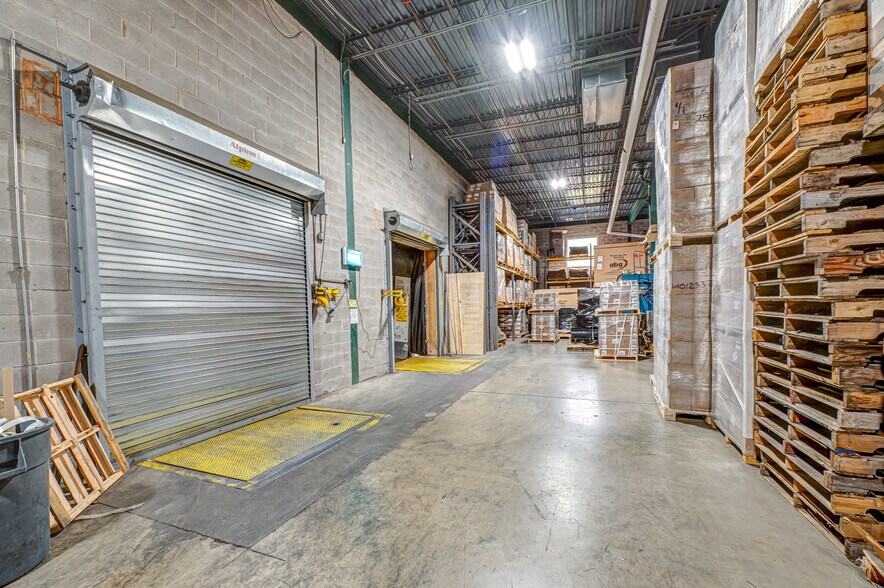 More Photos Of 30 Crossways E, Bohemia Manufacturing For Lease