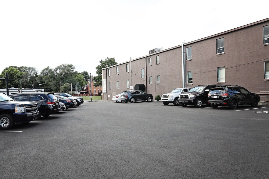 More Photos Of 616 N Limestone St, Springfield Loft Creative Space For Lease