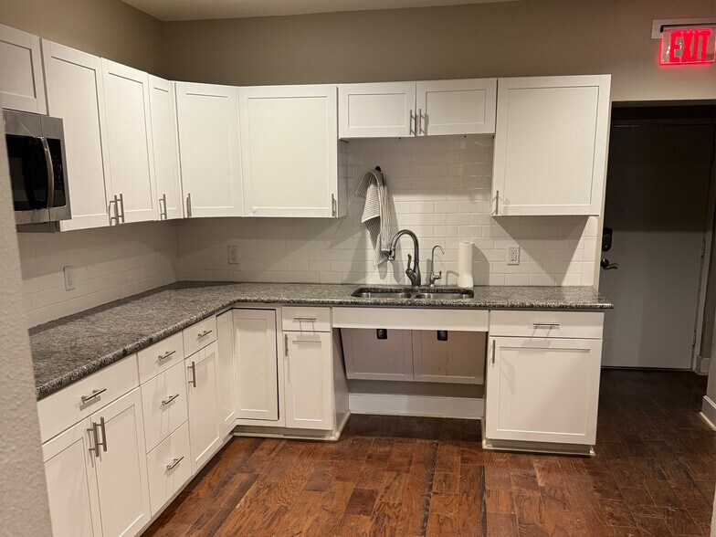 More Photos Of 102 S G St, Midland Loft Creative Space For Sale