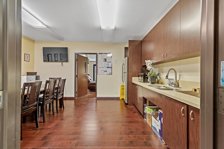 More Photos Of , Santa Clarita Office For Sale