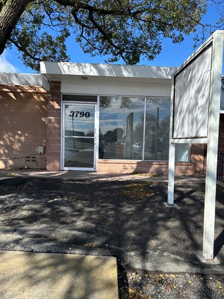 Primary Photo Of 3796-3810 Railroad Ave, Pittsburg Office For Lease