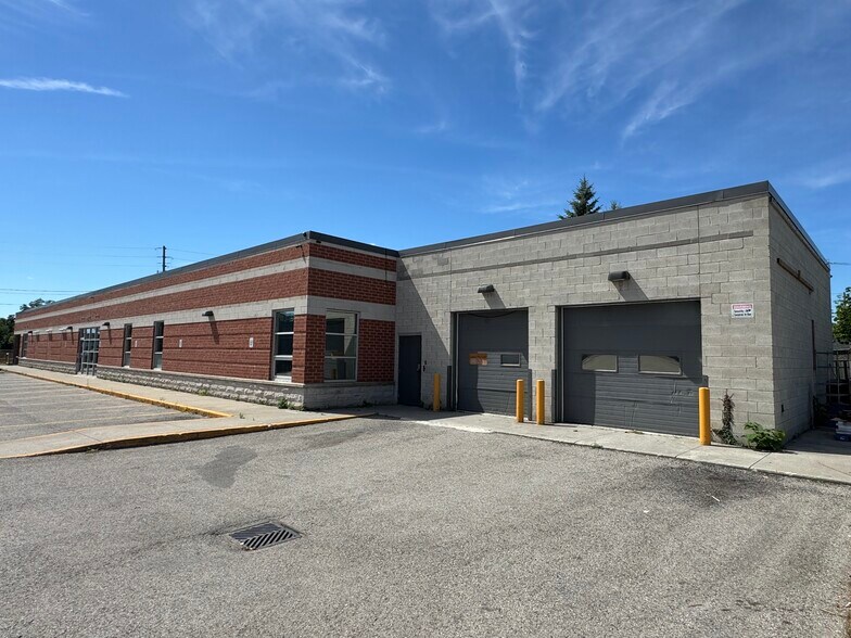 More Photos Of 174 Hamilton Rd, London Freestanding For Lease