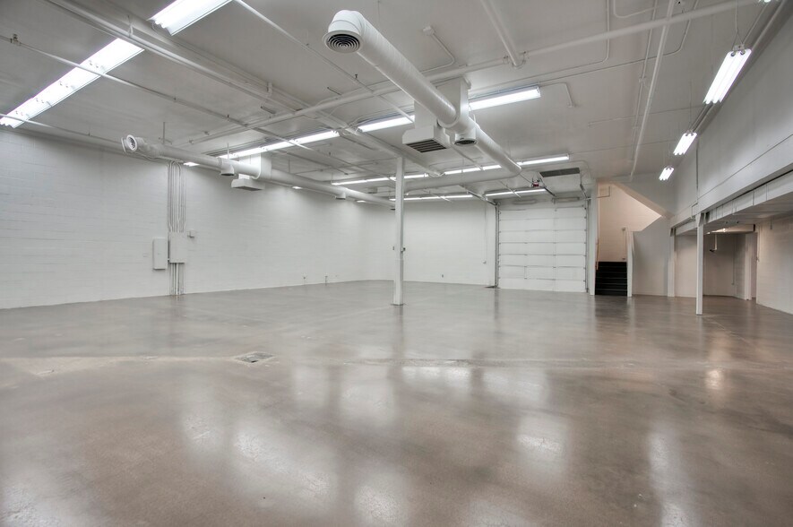 More Photos Of 7740 E Evans Rd, Scottsdale Showroom For Sale