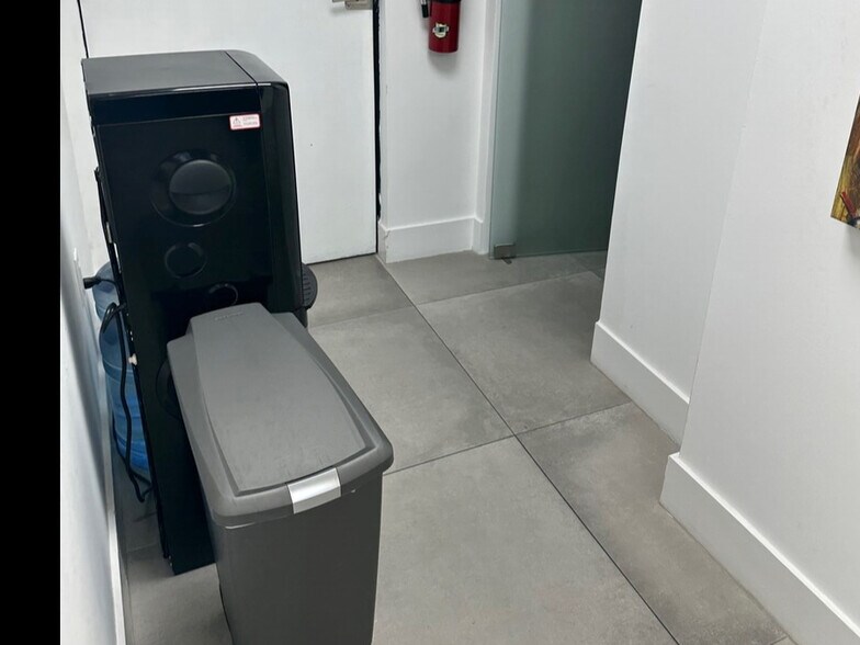 More Photos Of 2000-2040 NW 94th Ave, Miami Warehouse For Sale