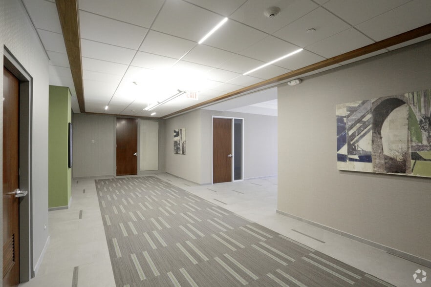 More Photos Of 12 Salt Creek Ln, Hinsdale Unknown For Lease