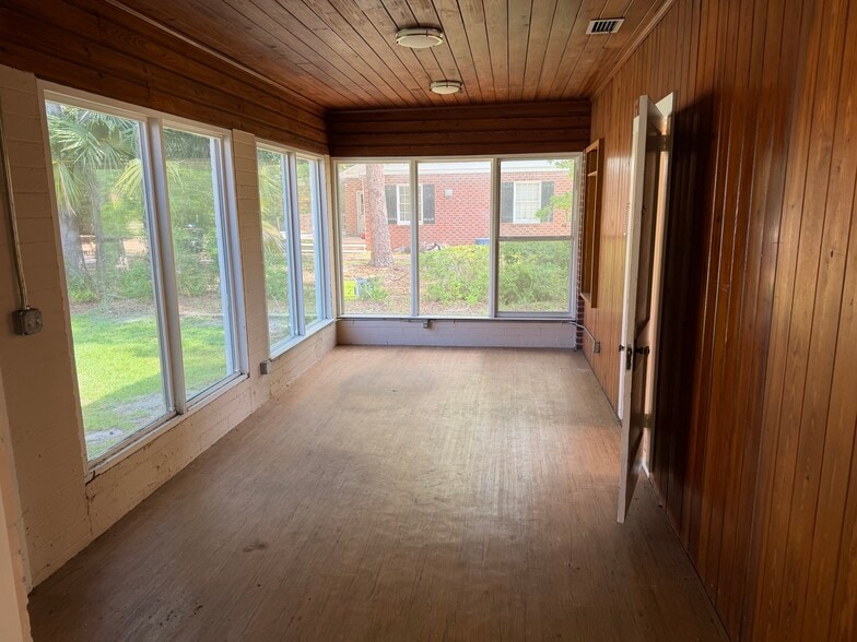 More Photos Of 1008 NW 13th St, Gainesville Office Residential For Lease