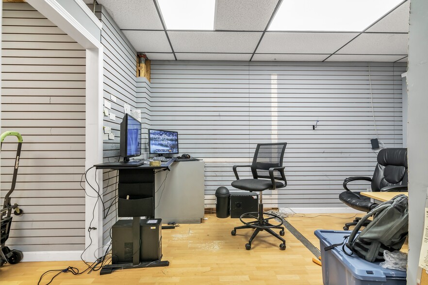 More Photos Of 1794 Bridge St, Dracut Storefront For Sale