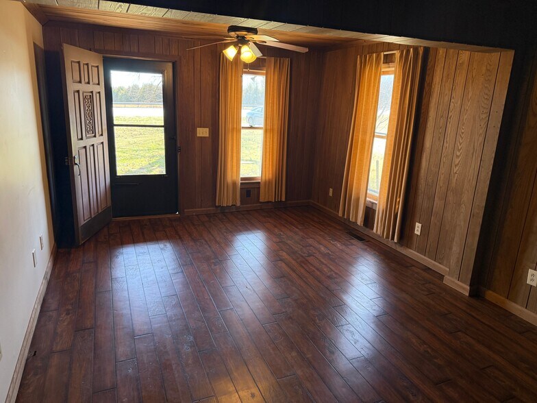 More Photos Of 4794 Murfreesboro Rd, Arrington Office For Lease