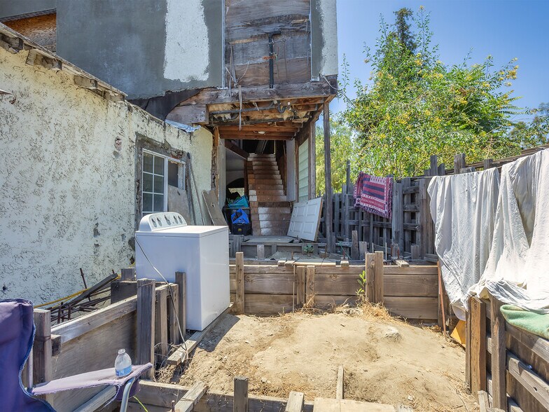 More Photos Of 4463 Bellflower Ave, West Toluca Lake Apartments For Sale