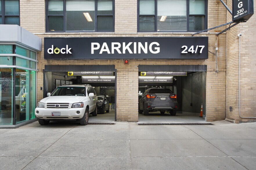 More Photos Of 330 W 58th St, New York Apartments For Lease