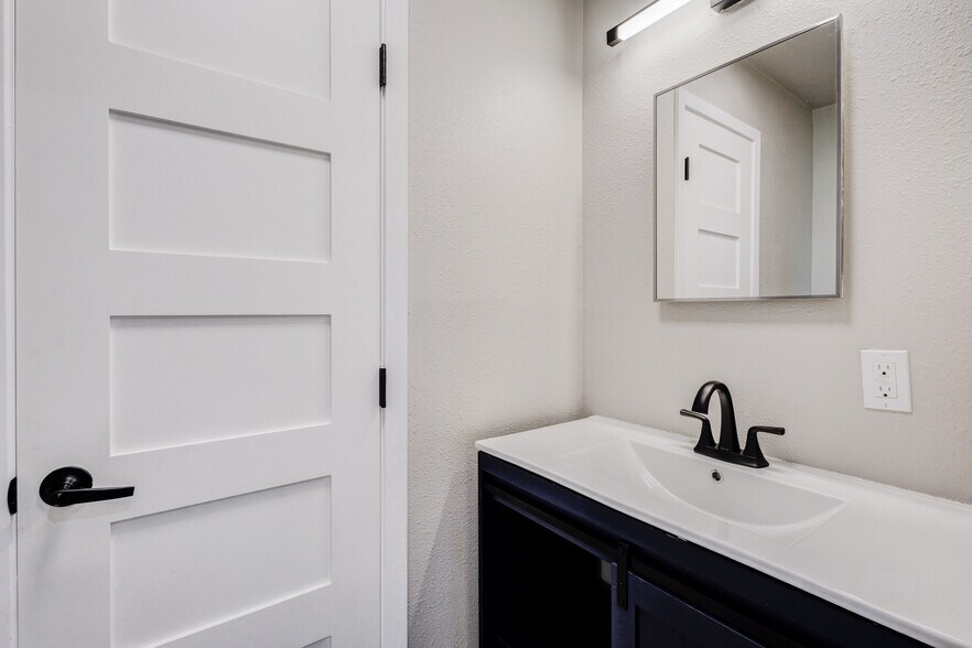 More Photos Of 4877 Sam Rayburn Hwy, Anna Office For Lease