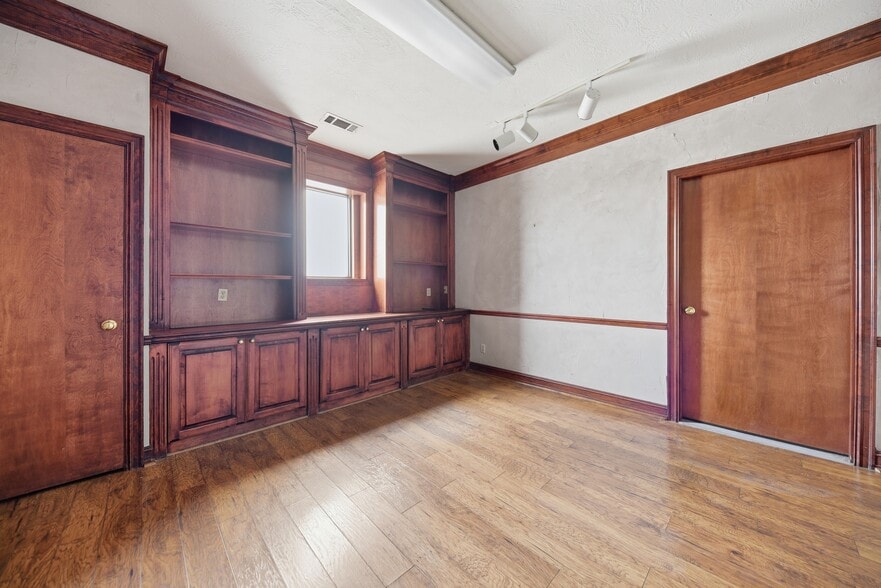 More Photos Of 9965 Highway 6, Navasota Auto Dealership For Sale