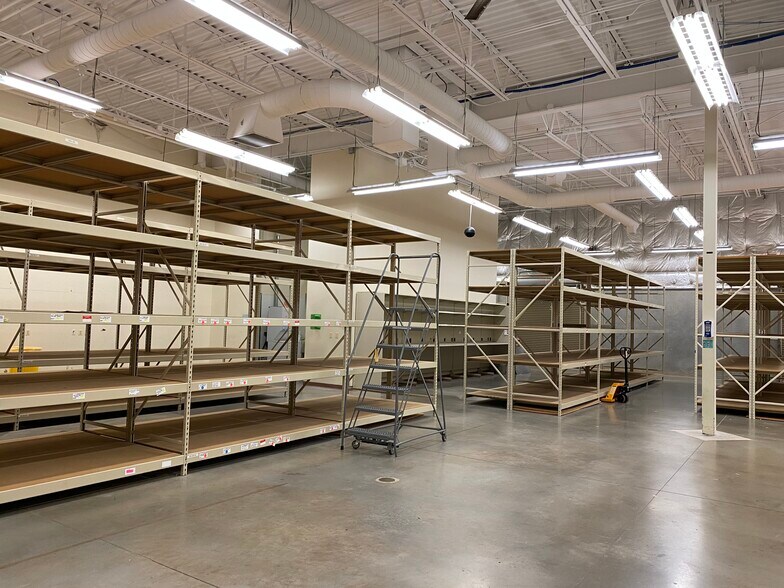 More Photos Of 4170 Lafayette Center Dr, Chantilly Light Distribution For Sale