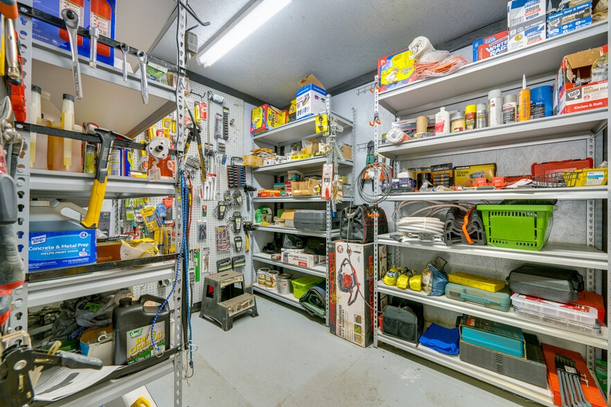 More Photos Of 10203-10263 County Road 135, Flint Service For Lease