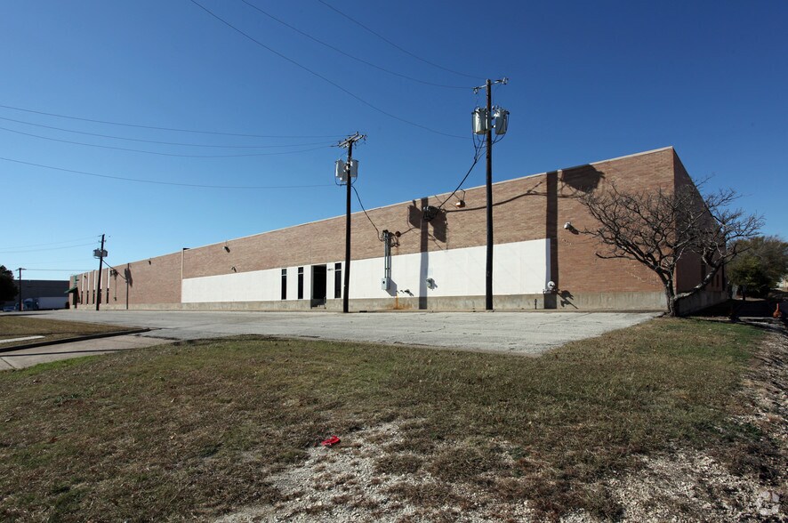 More Photos Of 4803-4809 S Westmoreland Rd, Dallas Distribution For Sale